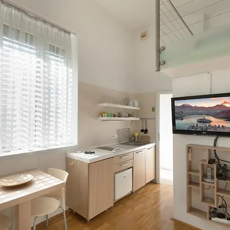 Apartma Urban Tour As